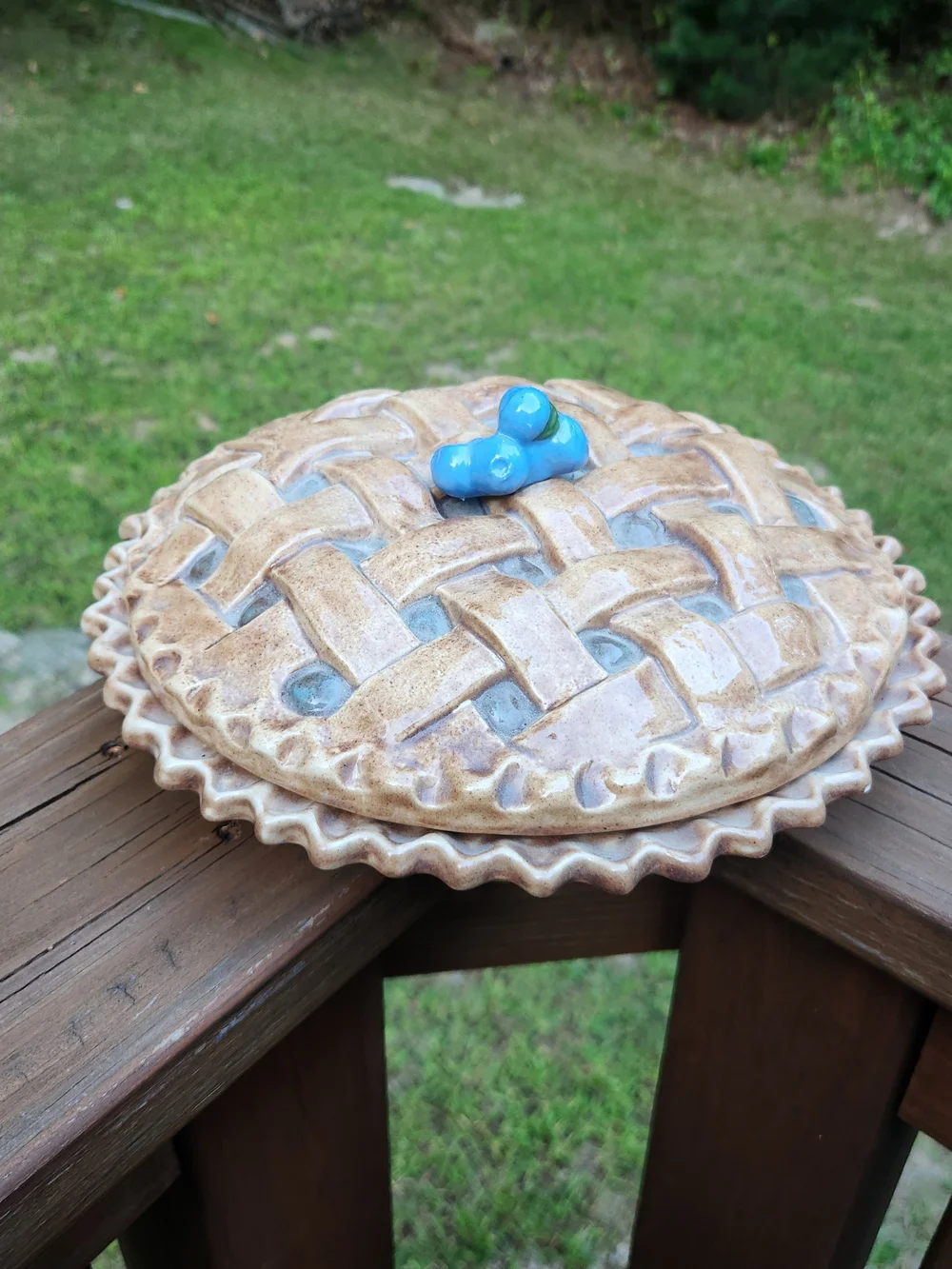 Ceramic Blueberry Pie Dish with Lattice Lid
